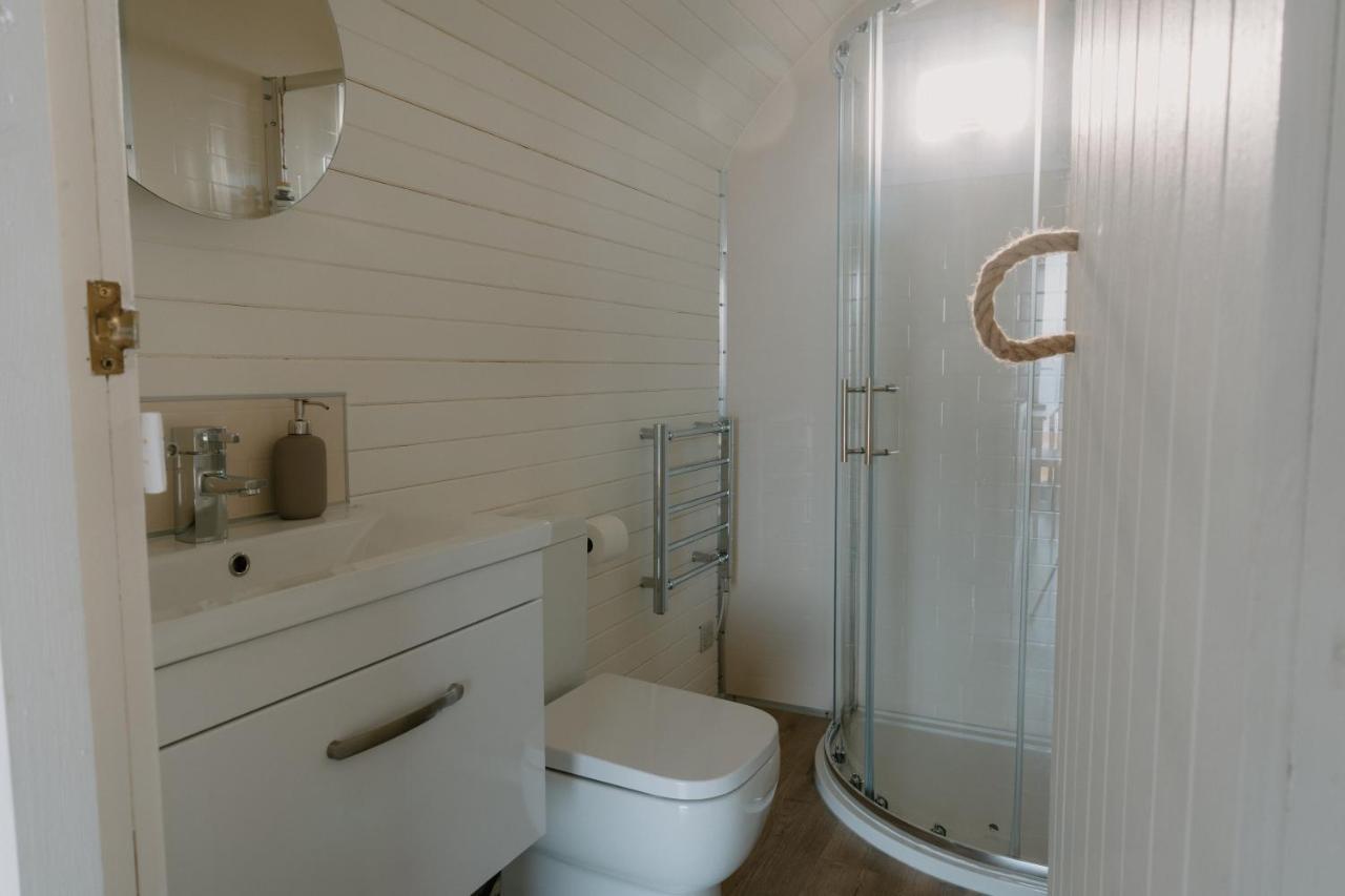 Отель Strathy Bay Pods Экстерьер фото